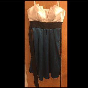 White/black/green dress